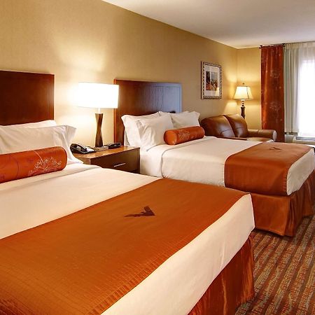 Phoenix Inn Suites Олбани Екстериор снимка