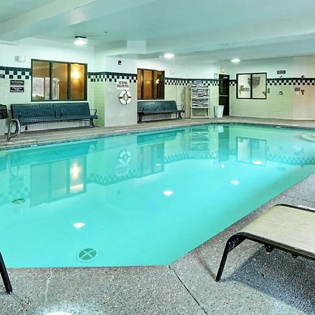Phoenix Inn Suites Олбани Екстериор снимка