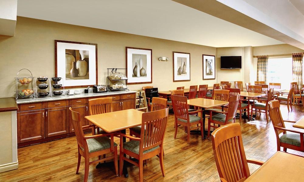 Phoenix Inn Suites Олбани Екстериор снимка