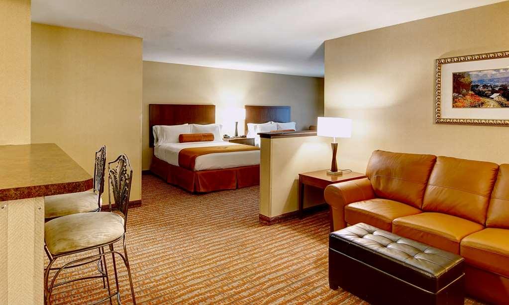 Phoenix Inn Suites Олбани Стая снимка