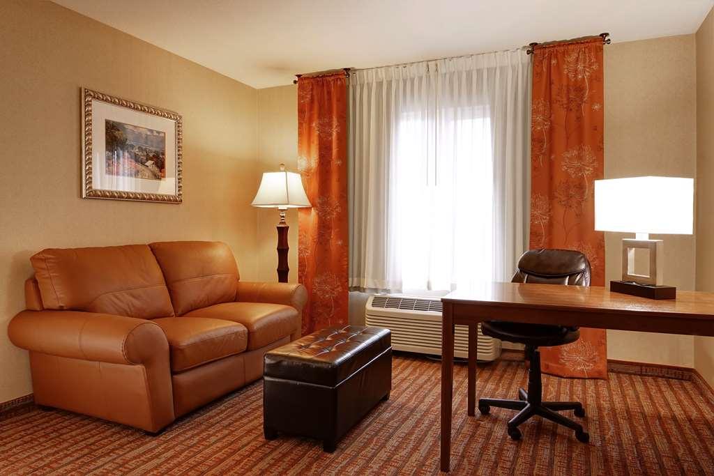 Phoenix Inn Suites Олбани Екстериор снимка