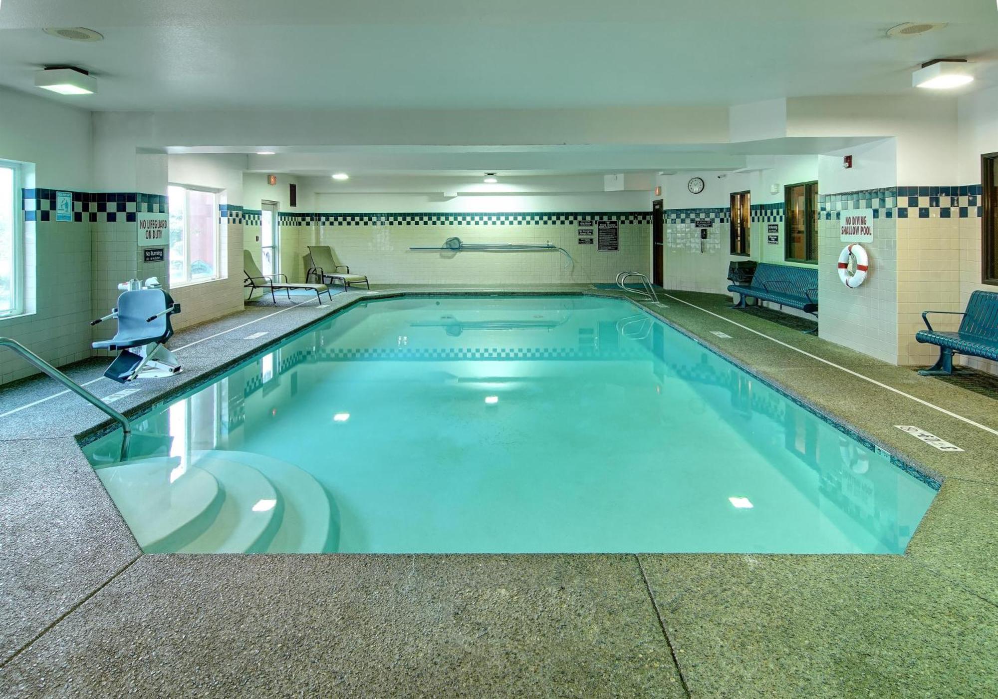 Phoenix Inn Suites Олбани Екстериор снимка