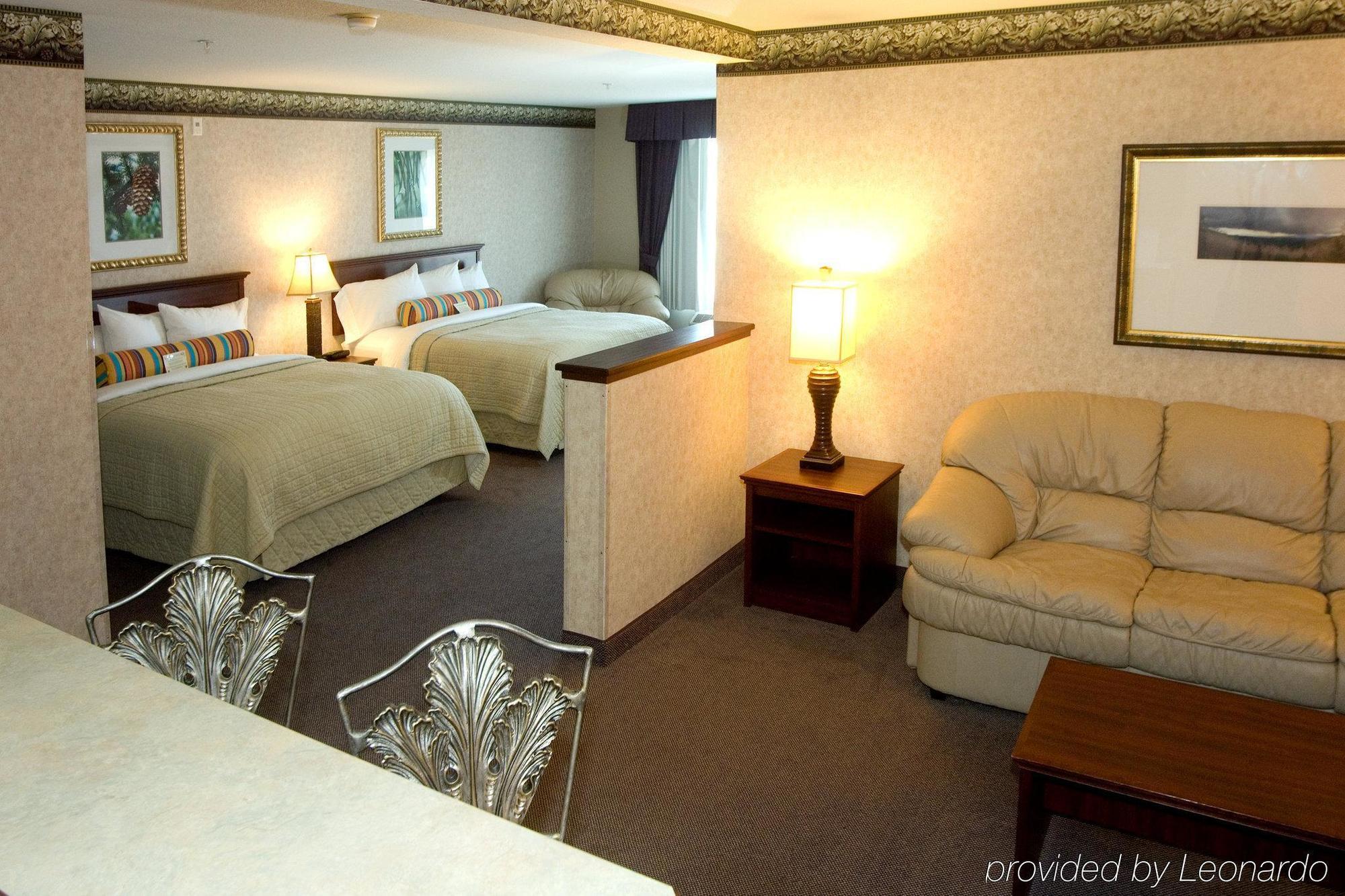 Phoenix Inn Suites Олбани Стая снимка