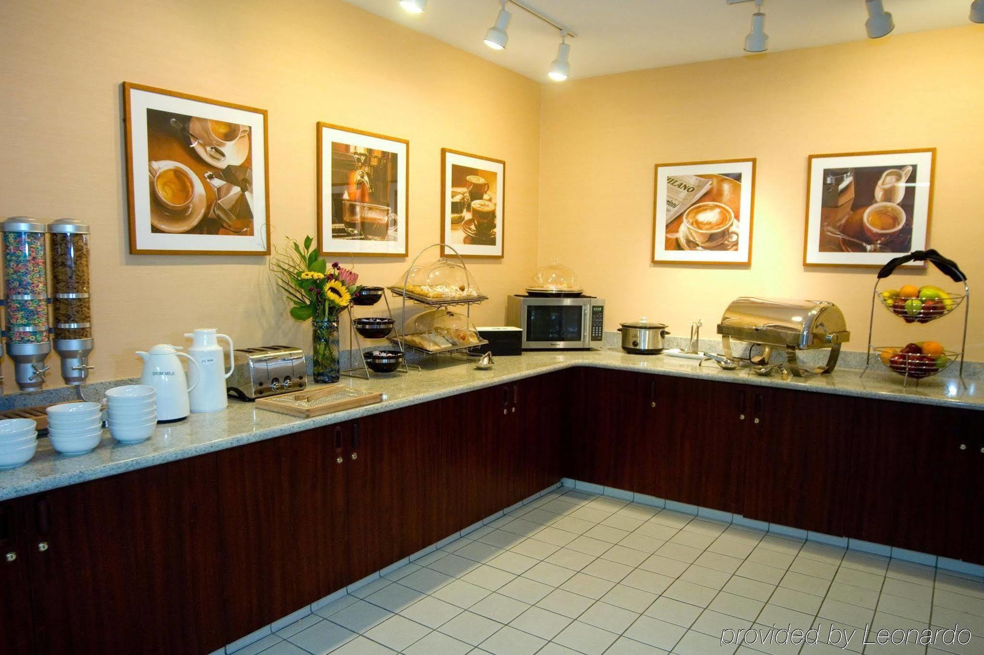 Phoenix Inn Suites Олбани Ресторант снимка